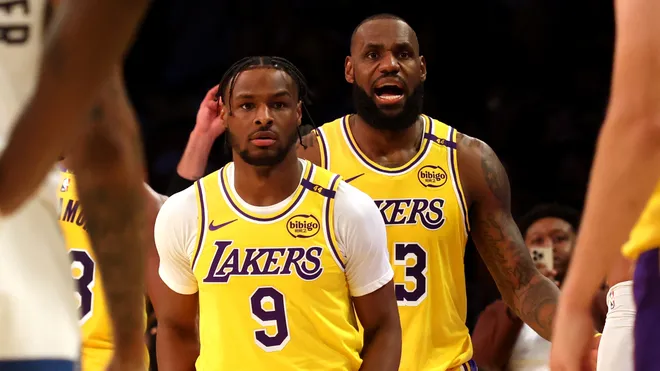 ISTORIJA! Lebron i njegov sin prvi put zajedno na parketu!