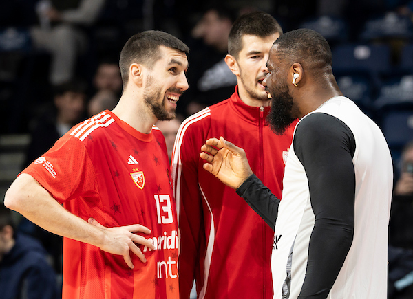 Dobrić i Mitrović uhvaćeni sa dobro poznatim licem pred meč Zvezde i Asvela (VIDEO)
