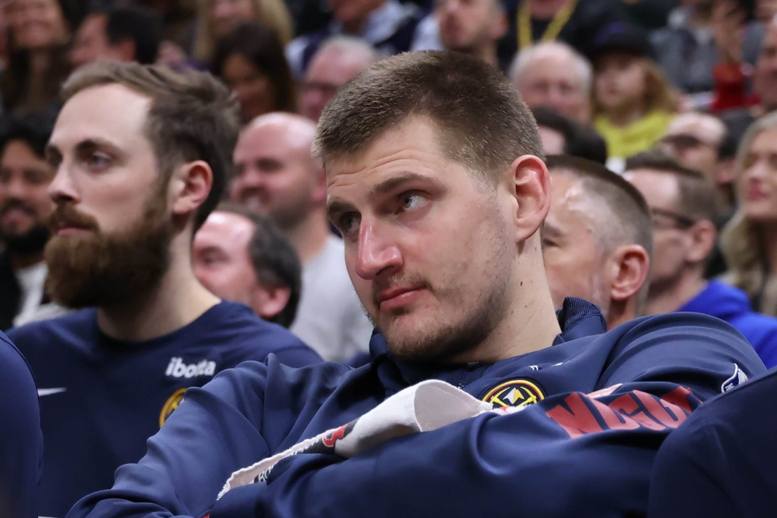 Jokić u neverici! Neobjašnjive gluposti saigrača ga dovele do ludila (VIDEO)