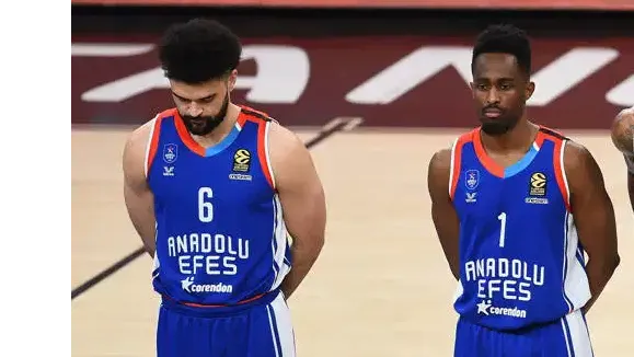 Efes obnavlja ugovor sa jednim od važnijih igrača pred Partizan
