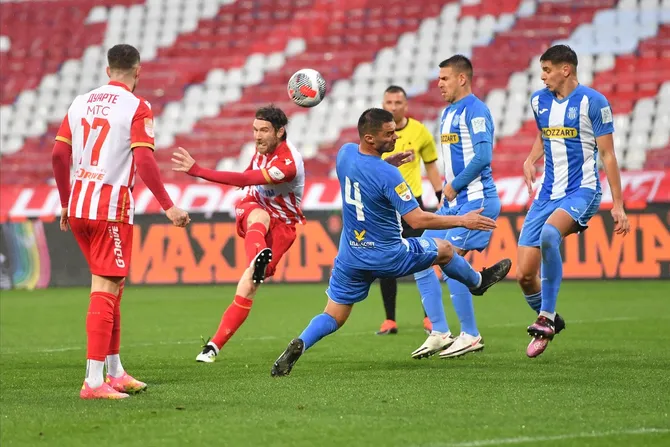„Svemirski“ fudbal na Marakani: Šest golova Zvezde i OFK Beograda za jedno poluvreme (VIDEO)
