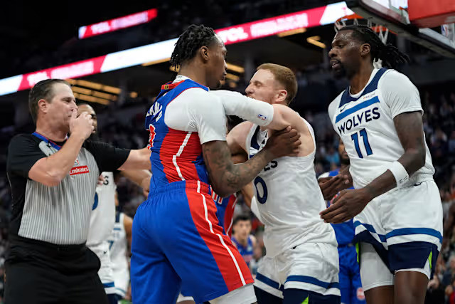 Haos u NBA: „Letele“ pesnice, niko nije mogao da razdvoji igrače