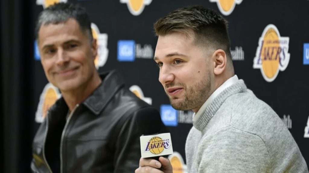 Pelinka o Dončiću: Prilagoditi tim Luki usred sezone bilo je kao praviti avion dok leti