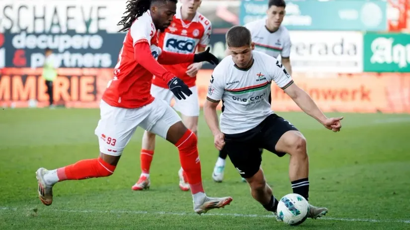 Neverovatan Gol! Srpski Bekam pogodio sa pola terena – Mijatović šokirao Lester