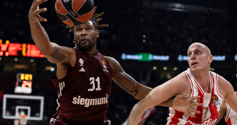 Armani ne staje: Devin Buker stiže iz Bajerna