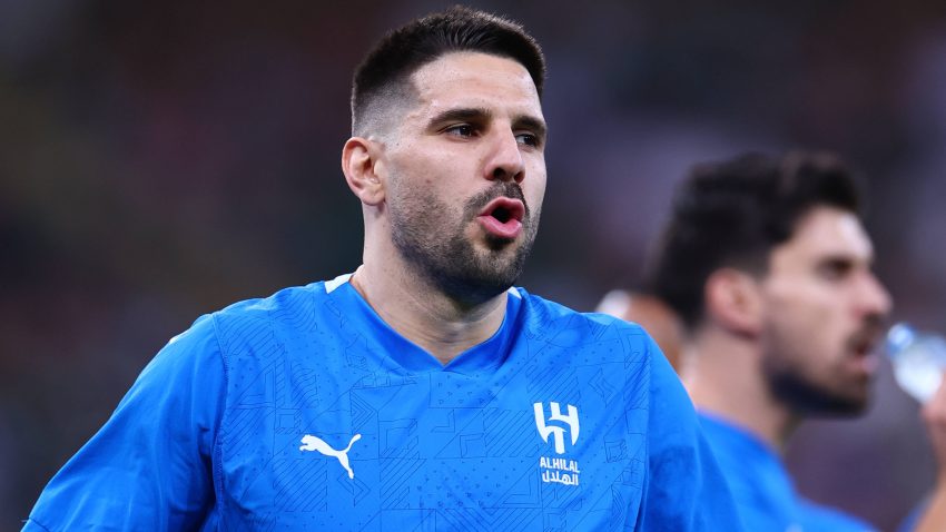 Aleksandar Mitrović na korak od crno-belog dresa