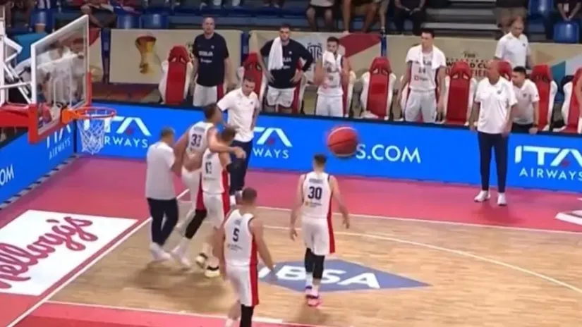 Šok u Pezaru: Nikola Milutinov doživeo tešku povredu protiv Italije!