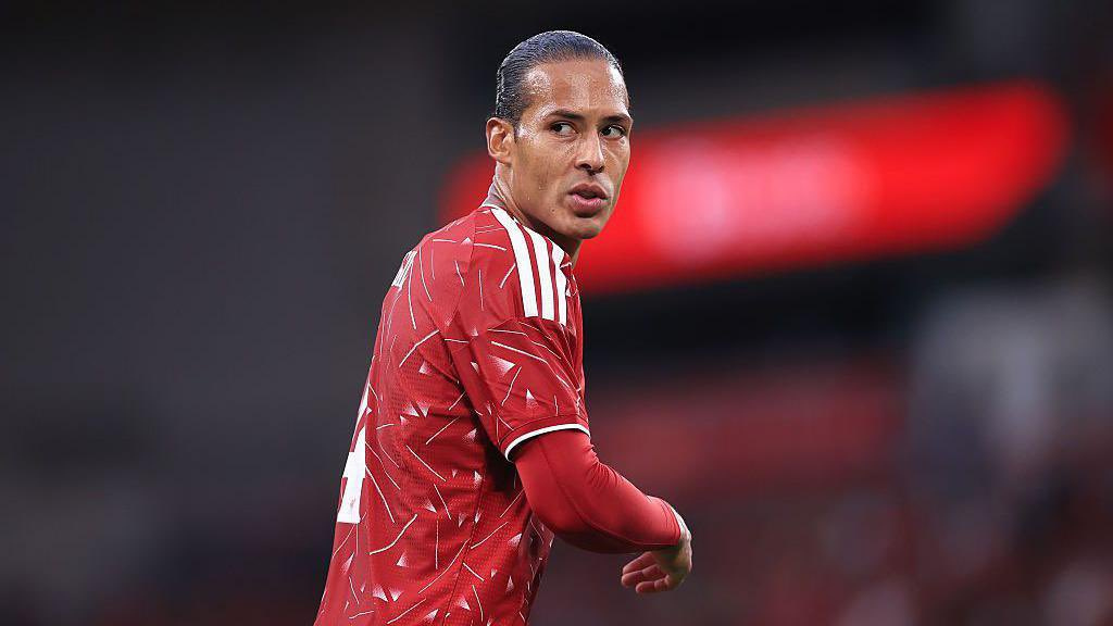 Real Madrid želi Van Dajka: Liverpul pred teškom odlukom oko kapitena