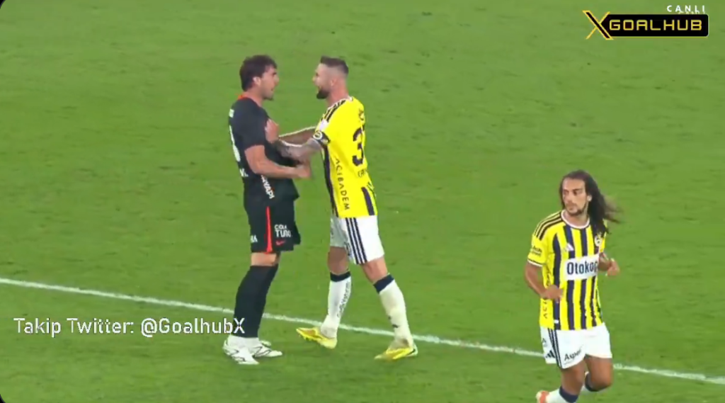 Vlahović i Škrinjar u klinču od prvog minuta u Istanbulu (VIDEO)
