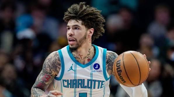Neverovatan propust sudija u NBA ligi: Lamelo Bol zaigrao kolo (VIDEO)